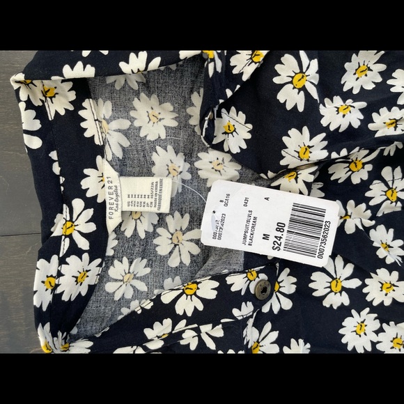 BRAND NEW DAISY SUMMER ROMPER - Picture 2 of 2